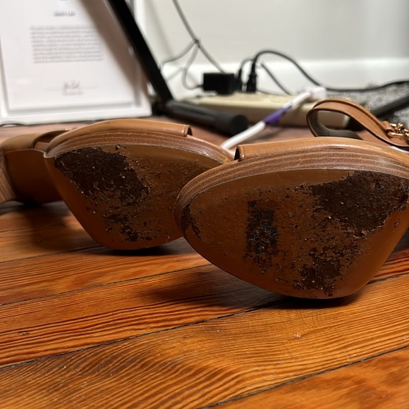 Tan Coach Heels with Sipper and metal zipper (Gently used) - Picture 3 of 5